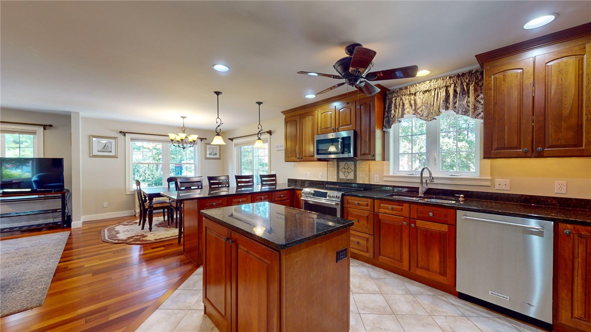 14 Crestview Drive Westerly, RI 02891 - Photo 10 of 37