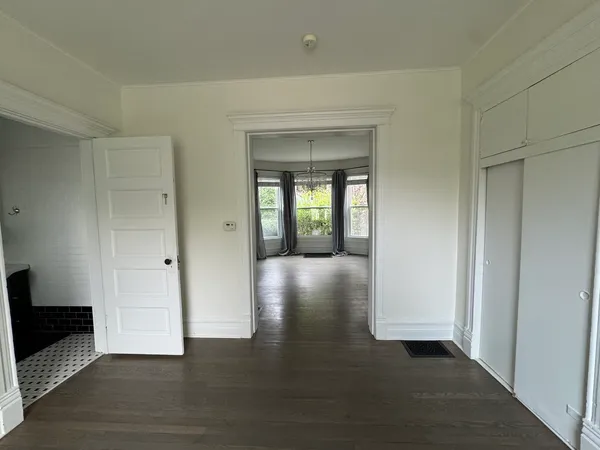 $2,200 | 103 South 4th Street, Unit 1, St. Charles, IL 60174
