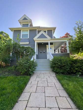 $2,200 | 103 South 4th Street, Unit 1, St. Charles, IL 60174
