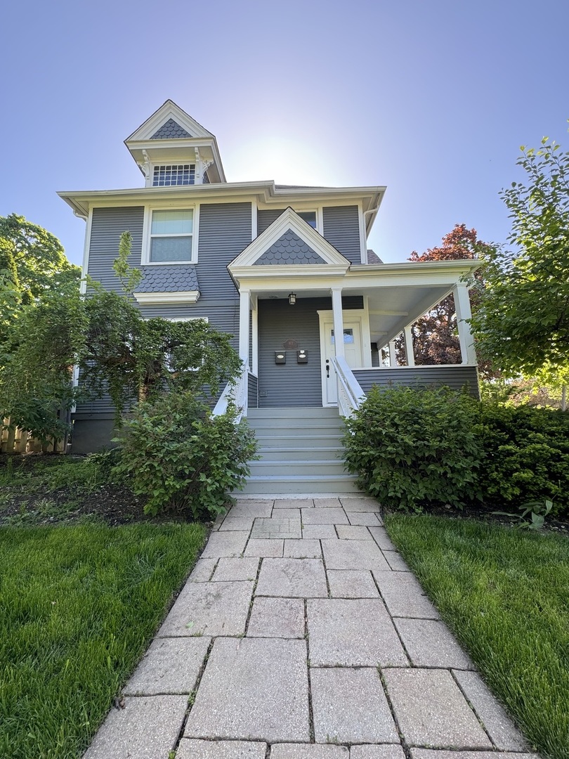103 South 4th Street, Unit 1 St. Charles, IL 60174 - Photo 2 of 22 a front view of a house with garden