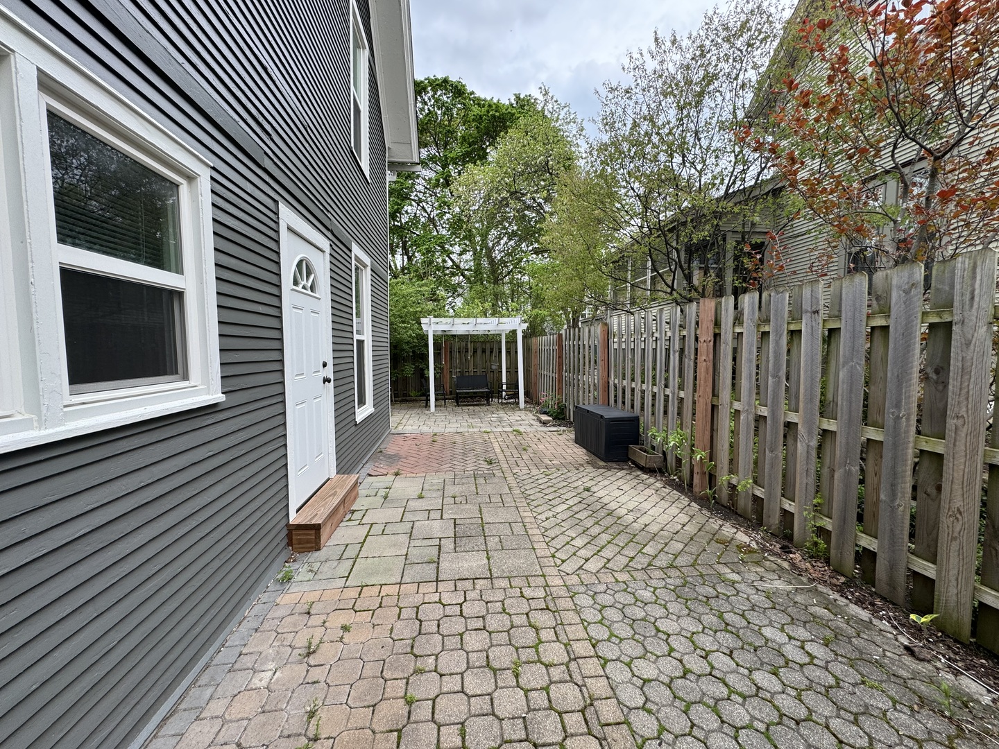 103 South 4th Street, Unit 1 St. Charles, IL 60174 - Photo 21 of 22 a backyard of a house with lots of green space