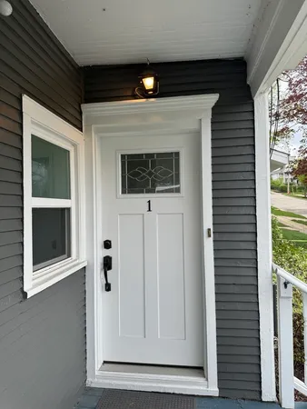 $2,200 | 103 South 4th Street, Unit 1, St. Charles, IL 60174