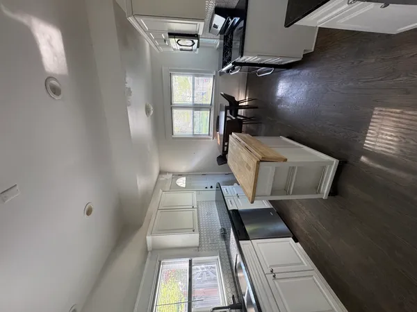$2,200 | 103 South 4th Street, Unit 1, St. Charles, IL 60174