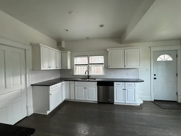 $2,200 | 103 South 4th Street, Unit 1, St. Charles, IL 60174