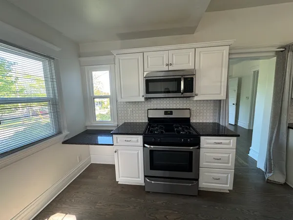 $2,200 | 103 South 4th Street, Unit 1, St. Charles, IL 60174