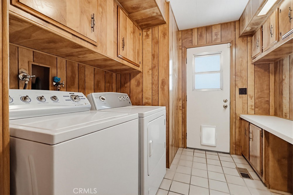 31244 North Lakehills Road Castaic, CA 91384 - Photo 32 of 72 Laundry room