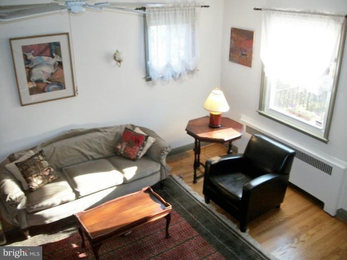 3310 Cedarhurst Road Baltimore, MD 21214 - Photo 24 of 28 Living Room