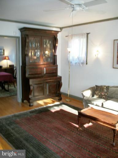 3310 Cedarhurst Road Baltimore, MD 21214 - Photo 27 of 28 Living Room
