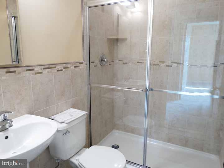 11 Halfturn Road Levittown, PA 19056 - Photo 19 of 24 Bathroom