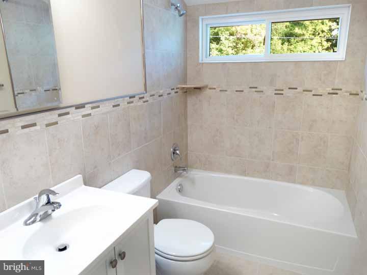 11 Halfturn Road Levittown, PA 19056 - Photo 20 of 24 Bathroom