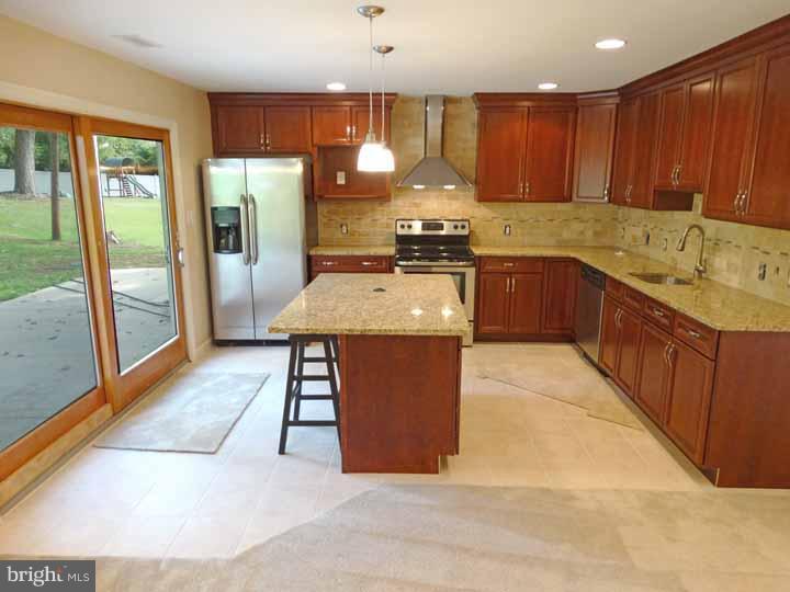 11 Halfturn Road Levittown, PA 19056 - Photo 8 of 24 Kitchen