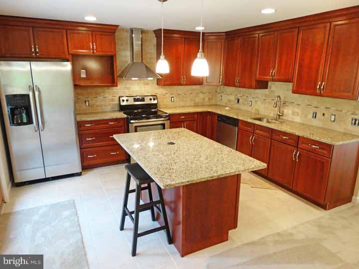 11 Halfturn Road Levittown, PA 19056 - Photo 9 of 24 Kitchen