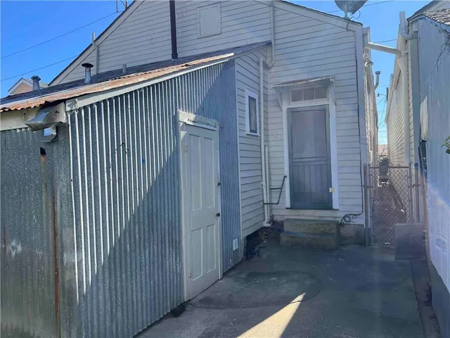 $1,500 | 2523 Rousseau Street, New Orleans, LA 70130