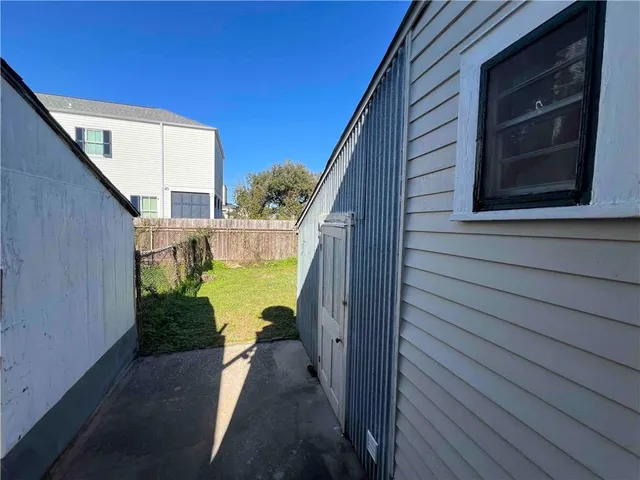 $1,500 | 2523 Rousseau Street, New Orleans, LA 70130