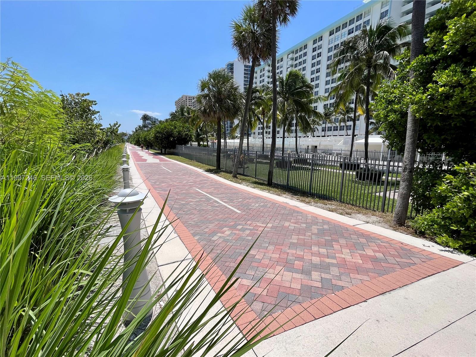 2899 Collins Avenue, Unit 810 Miami Beach, FL 33140 - Photo 18 of 36