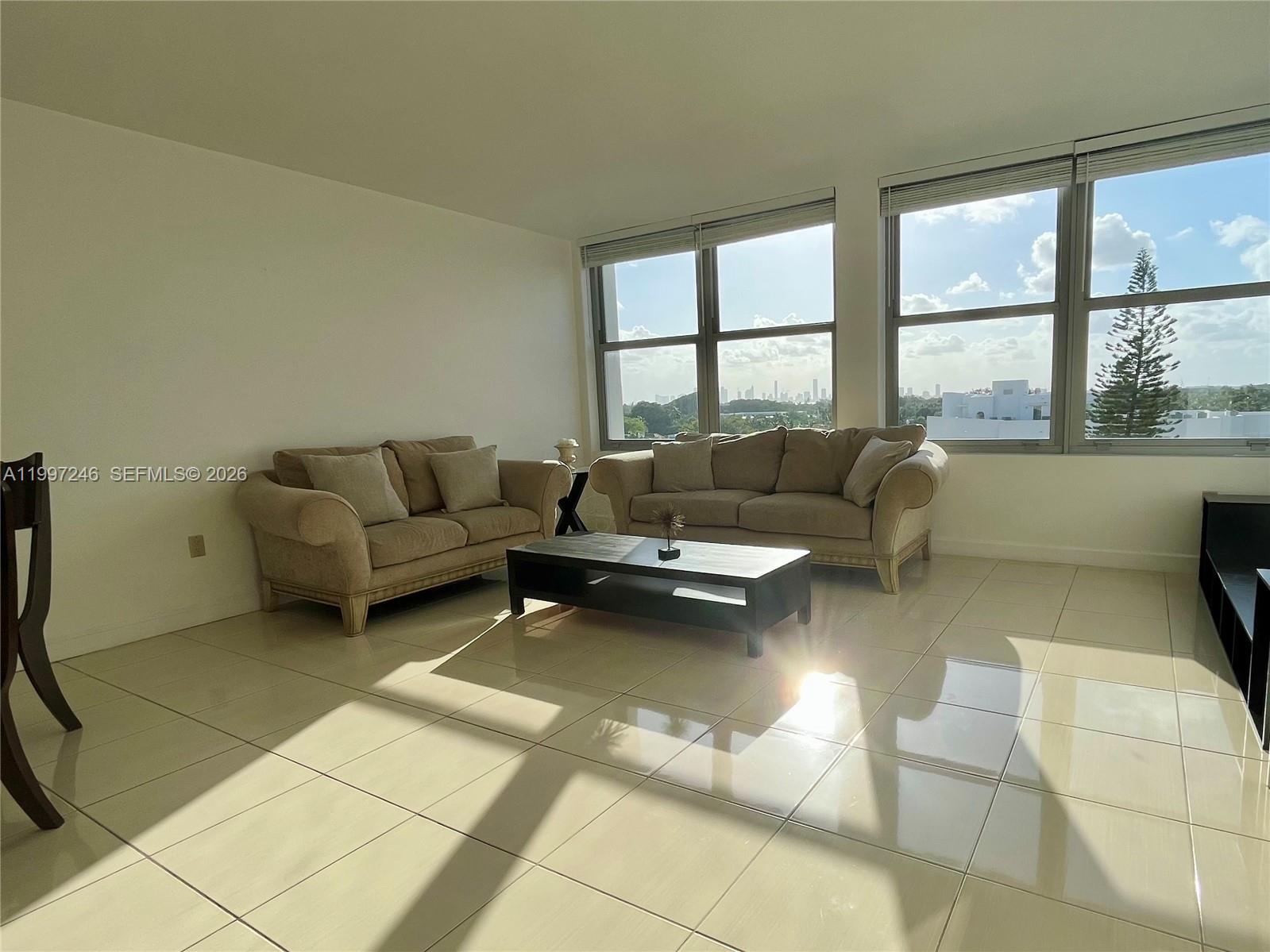 2899 Collins Avenue, Unit 810 Miami Beach, FL 33140 - Photo 6 of 36