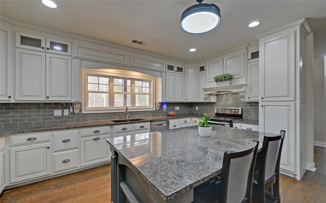 429 Beacon Light Road Hartwell, GA 30643 - Photo 8 of 50 Gallery Image 8