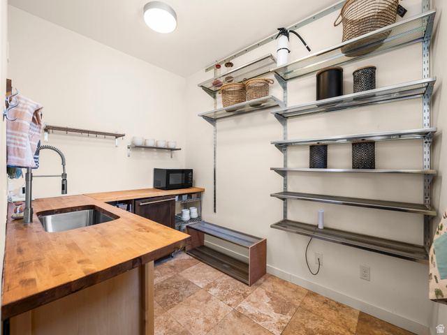 22677 East Snowbird Drive, Unit 47 Helper, UT 84526 - Photo 14 of 43 Butler's pantry off the kitchen
