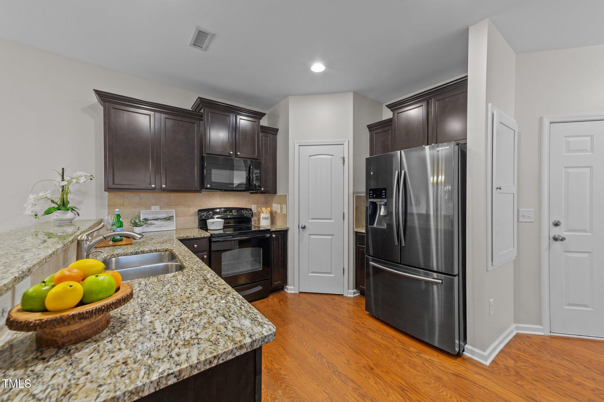 532 Smith Ridge Way Fuquay-Varina, NC 27526 - Photo 6 of 30 25-web-or-mls-VB4A2259