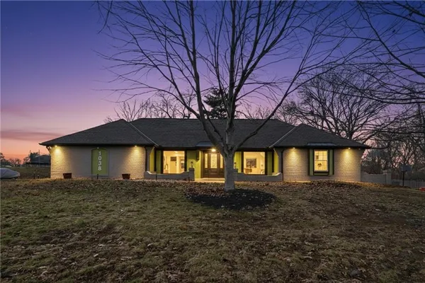 $539,900 | 1038 North Woodland Court, Oakwood, MO 64118