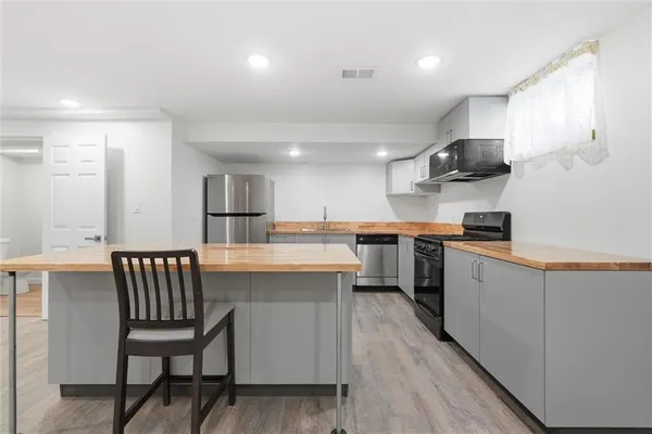 $539,900 | 1038 North Woodland Court, Oakwood, MO 64118