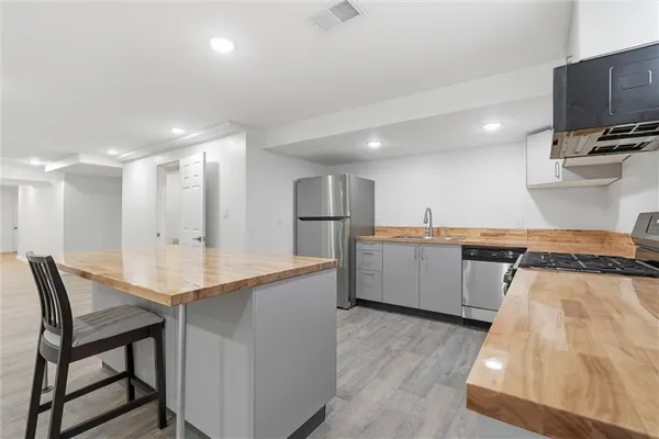 $539,900 | 1038 North Woodland Court, Kansas City, MO 64118