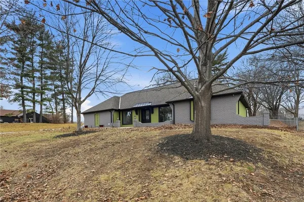 $539,900 | 1038 North Woodland Court, Oakwood, MO 64118