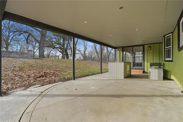 $539,900 | 1038 North Woodland Court, Oakwood, MO 64118