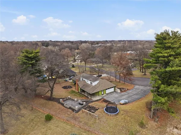 $539,900 | 1038 North Woodland Court, Oakwood, MO 64118