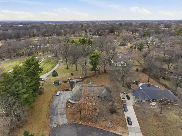 $539,900 | 1038 North Woodland Court, Oakwood, MO 64118