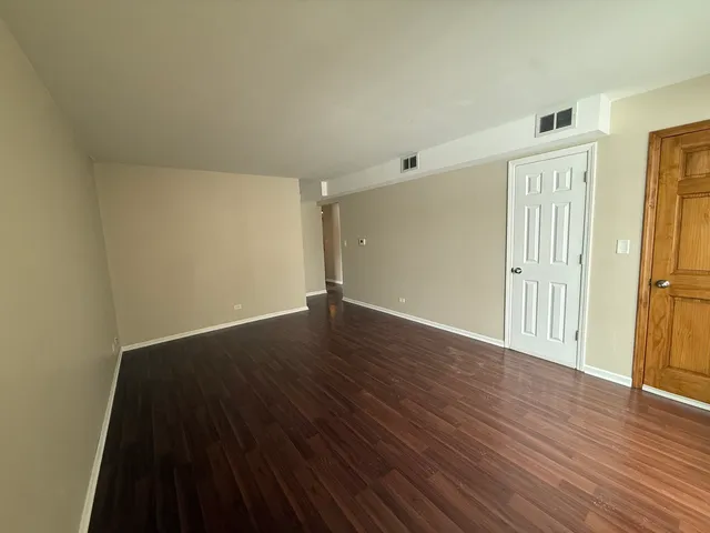 $1,875 | 109 Central Avenue, Unit A, Roselle, IL 60172