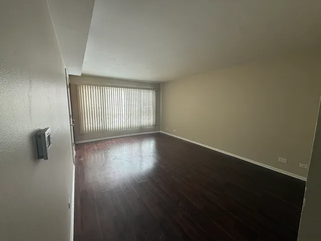 $1,875 | 109 Central Avenue, Unit A, Roselle, IL 60172