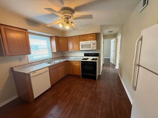$1,875 | 109 Central Avenue, Unit A, Roselle, IL 60172