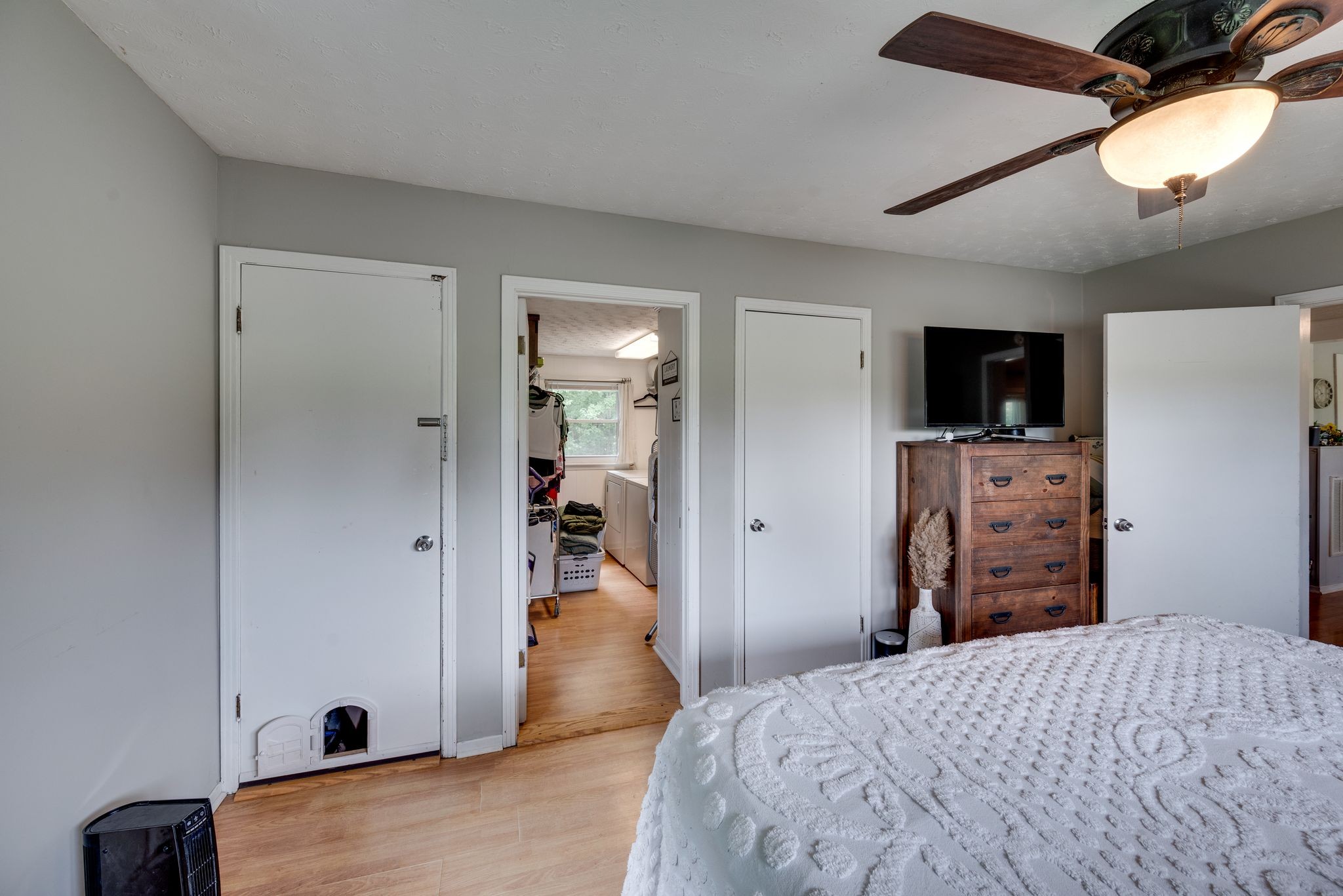 2575 Battle Creek Road Springfield, TN 37172 - Photo 13 of 26 a bedroom with a bed and a television