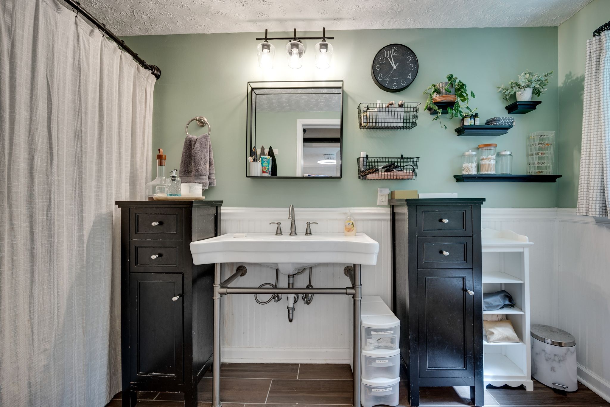 2575 Battle Creek Road Springfield, TN 37172 - Photo 17 of 26 a view of a kitchen with a table and chairs