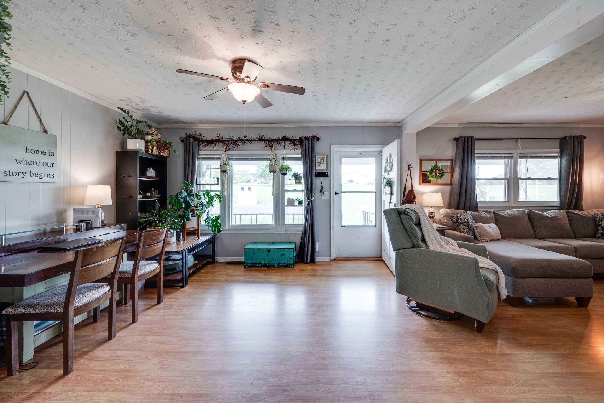 2575 Battle Creek Road Springfield, TN 37172 - Photo 3 of 26 a living room with furniture and a wooden floor