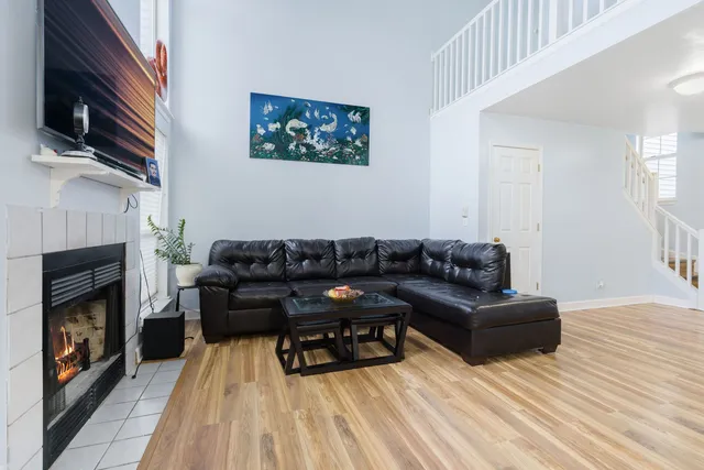 $330,000 | 686 Legends Drive, Carol Stream, IL 60188