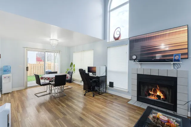 $330,000 | 686 Legends Drive, Carol Stream, IL 60188