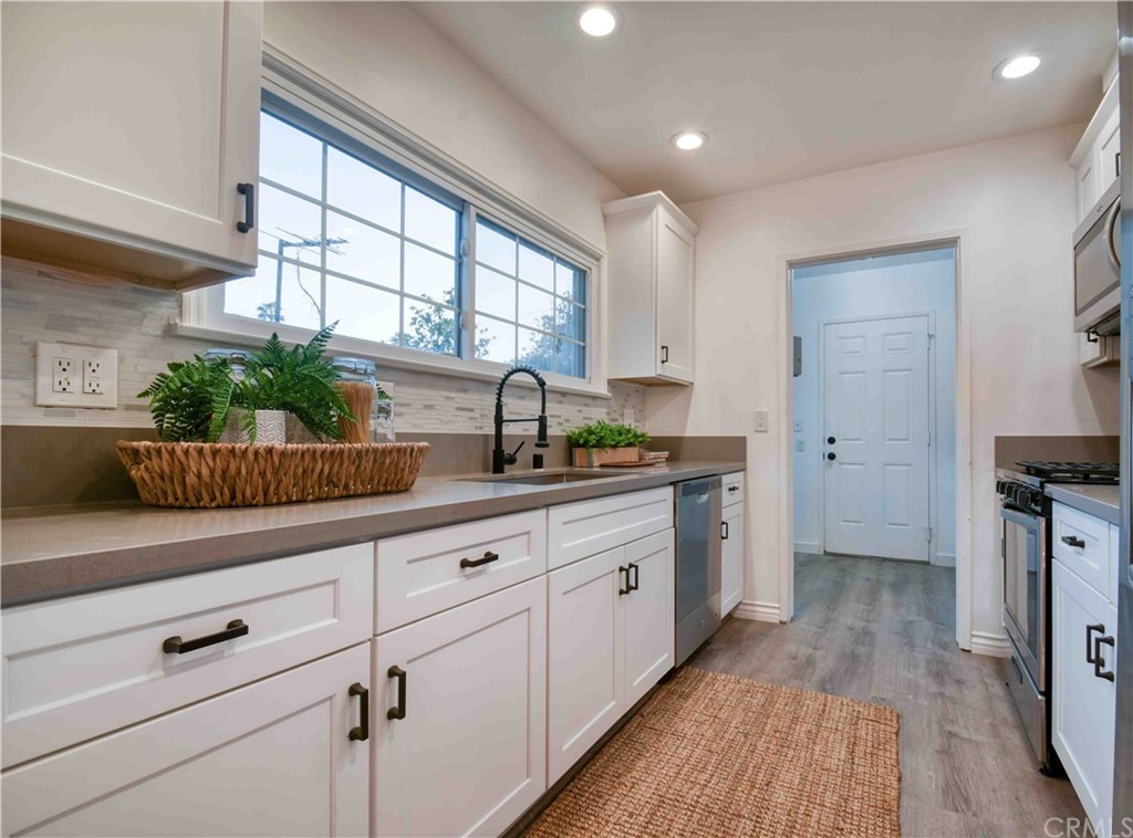 1041 Rose Avenue Pasadena, CA 91107 - Photo 11 of 33 a kitchen with granite countertop white cabinets and white appliances