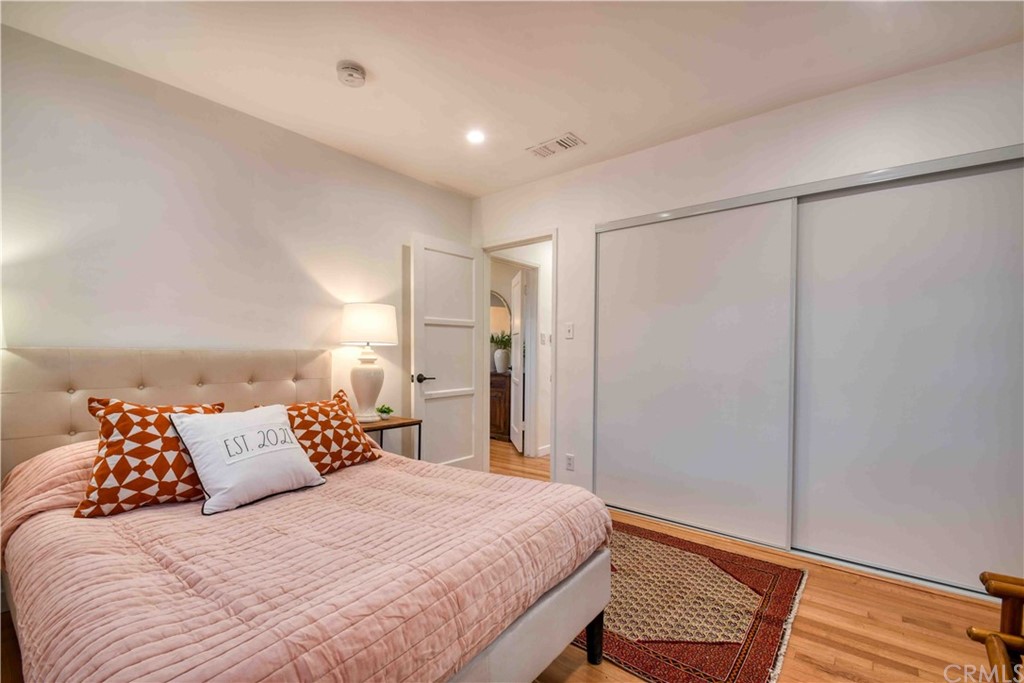 1041 Rose Avenue Pasadena, CA 91107 - Photo 17 of 33 a bedroom with a bed and a window