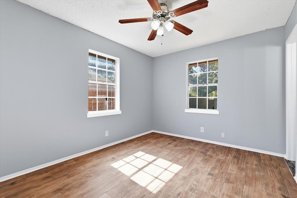 332 Ruth Street Denton, TX 76205 - Photo 21 of 36 Primary Bedroom