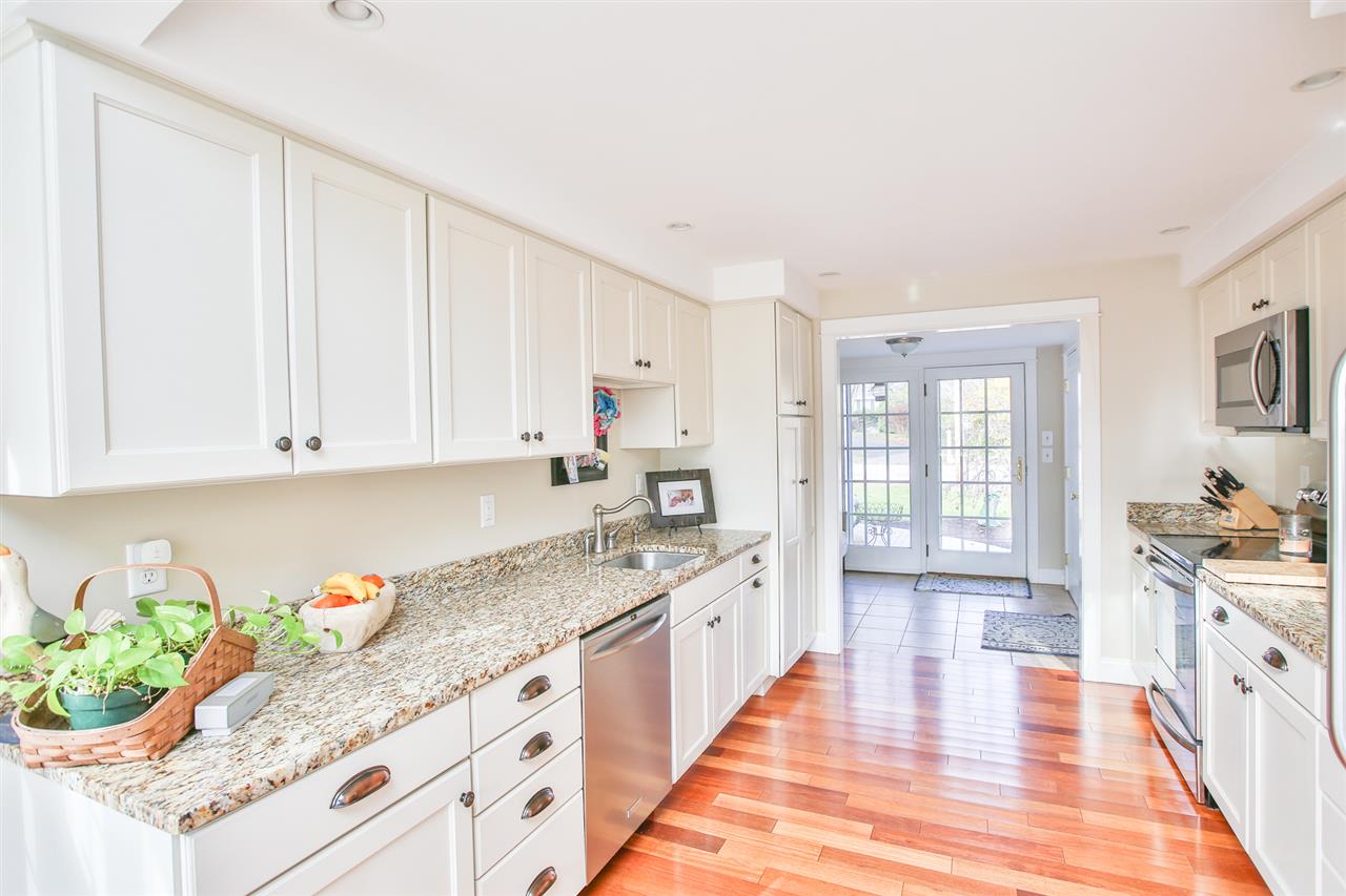 534 Wallis Road Rye, NH 03870 - Photo 4 of 33