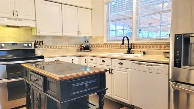 $299,000 | 1400 East Cherokee Drive, Waycross, GA 31501