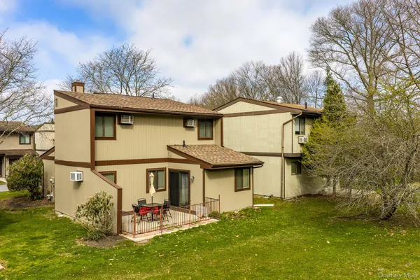 $375,000 | 4 Eaton Court, Middletown, NY 10940