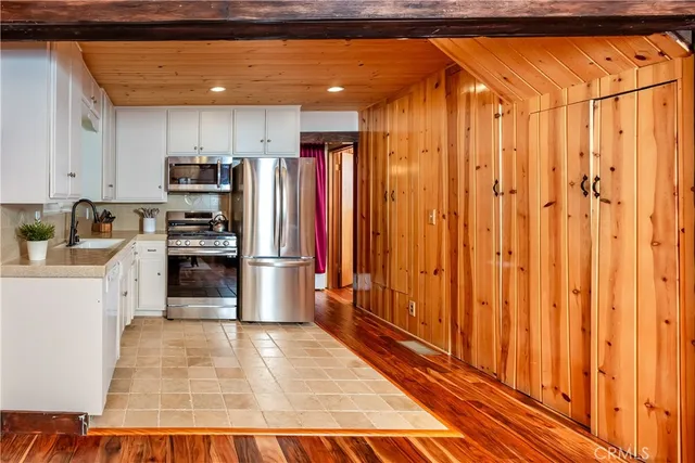 $454,900 | 27941 Rainbow Drive, Lake Arrowhead, CA 92352