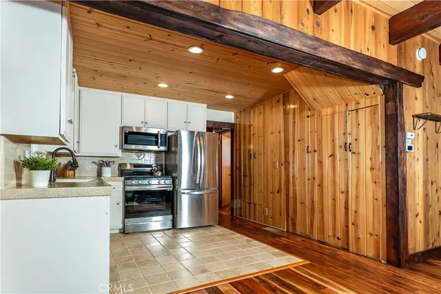 $454,900 | 27941 Rainbow Drive, Lake Arrowhead, CA 92352