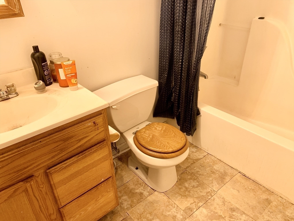 52 Tyler Street Springfield, MA 01109 - Photo 17 of 23 Gallery Image 17