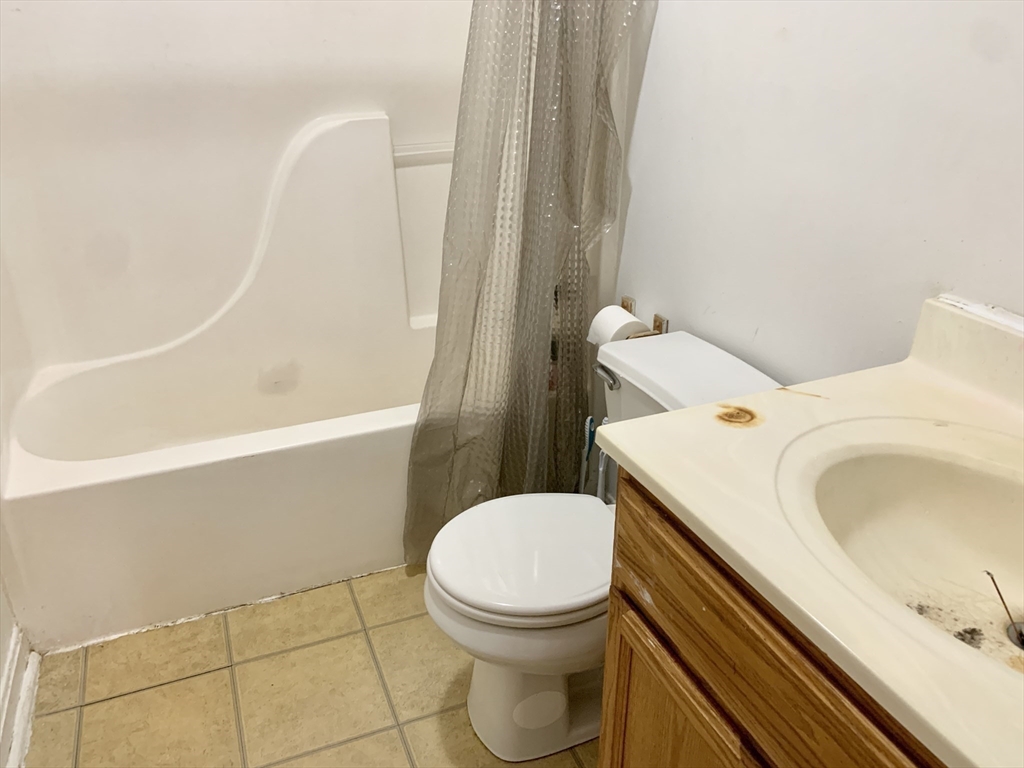 52 Tyler Street Springfield, MA 01109 - Photo 18 of 23 Gallery Image 18