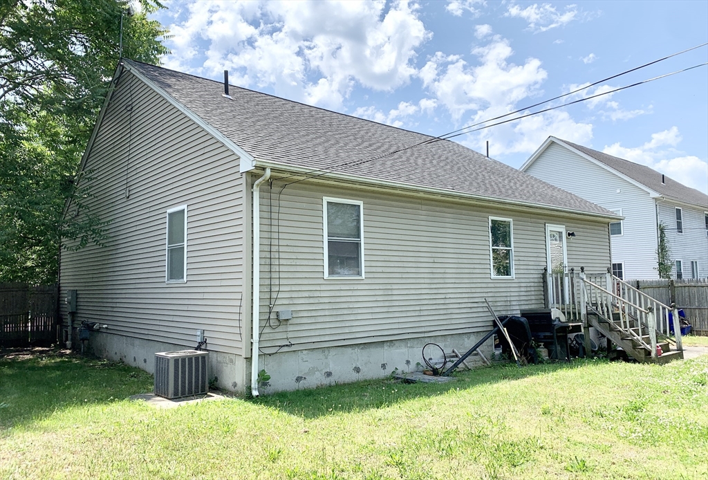 52 Tyler Street Springfield, MA 01109 - Photo 3 of 23 Gallery Image 3