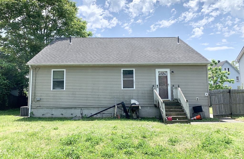 52 Tyler Street Springfield, MA 01109 - Photo 4 of 23 Gallery Image 4